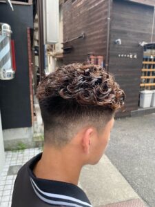 オールバックパーマ　ミドルフェード　クフィアメンズヘアカンポ