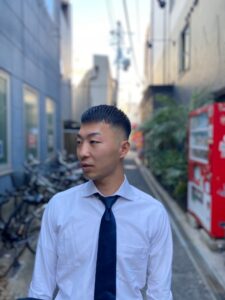 クロップスタイル　ビジネス　スーツに似合うスタイル　メンズ　バーバー　理容室　クフィアメンズヘアカンポ　天王寺　阿倍野　阿倍野橋　松崎町